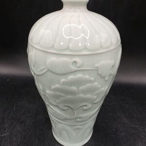 Beautiful Chinese Celadon Glazed Porcelain Vase With Floral Leaf Motif